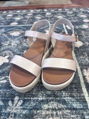 Girl Open-Toe Platform Sandals in Light Pink